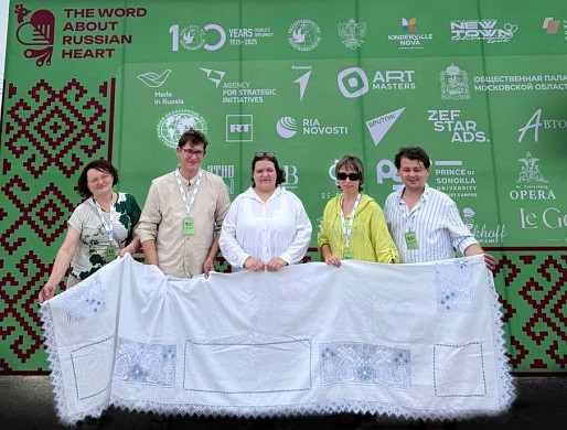 Холуйская строчевышивальная артель провела мастер-классы в Таиланде
